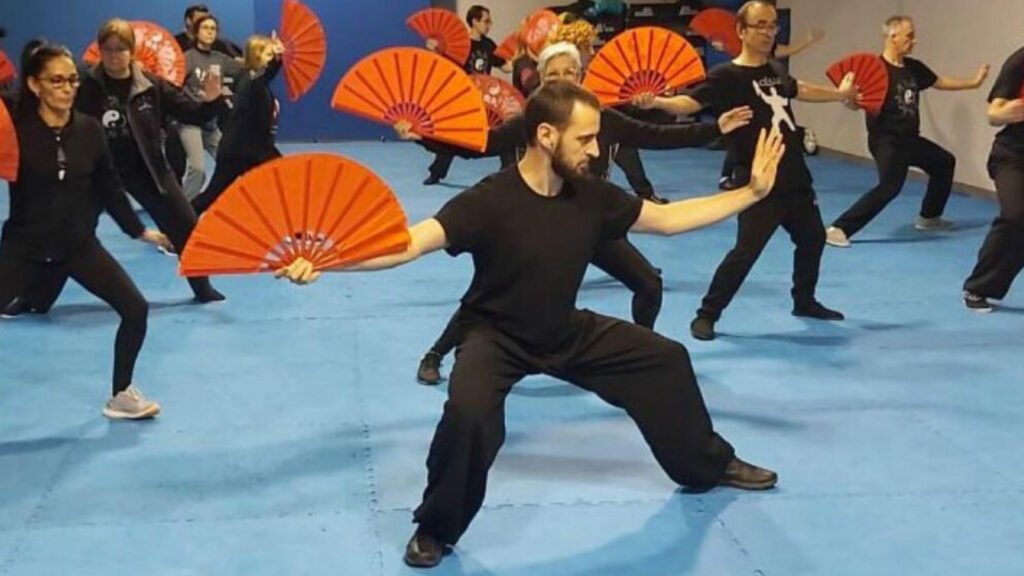 clase con abanico escuela zoreda